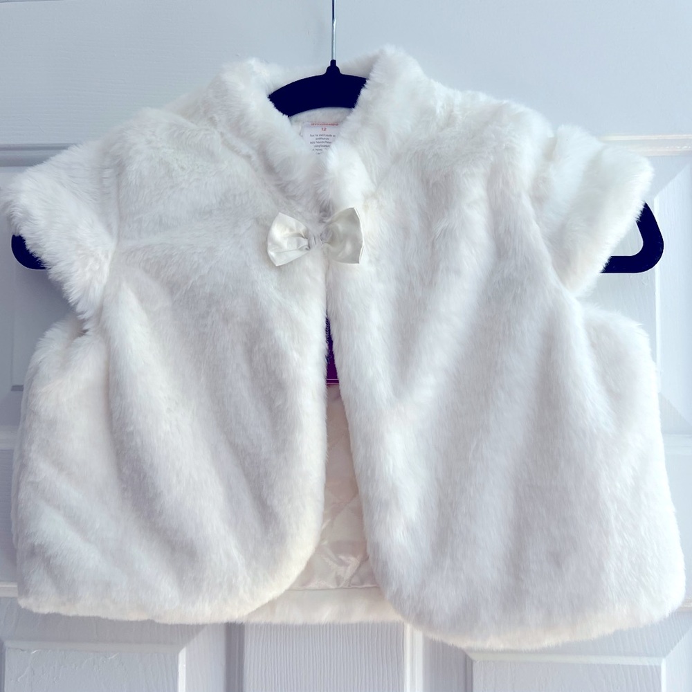 NWT-Gymboree Holiday Traditions Faux Fur White Vest with Bow size 12 months